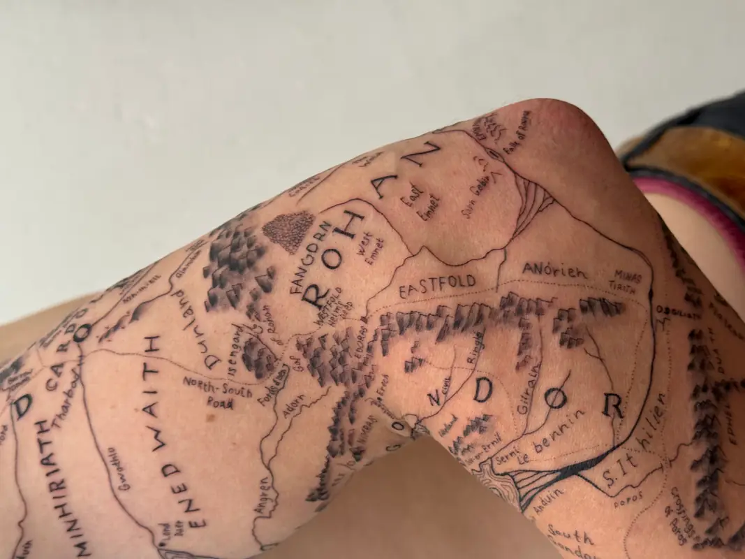 Realistika: @chromaticparadise Tattoo