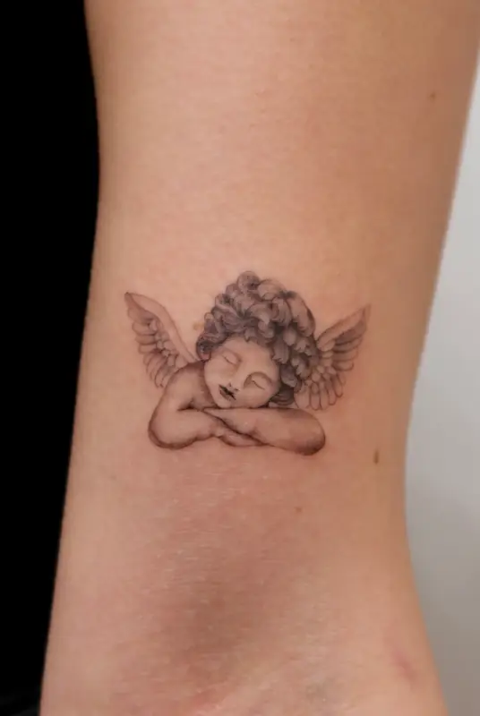 Realistika: @chromaticparadise Tattoo