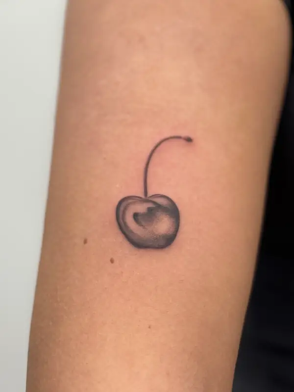 Realistika: @chromaticparadise Tattoo