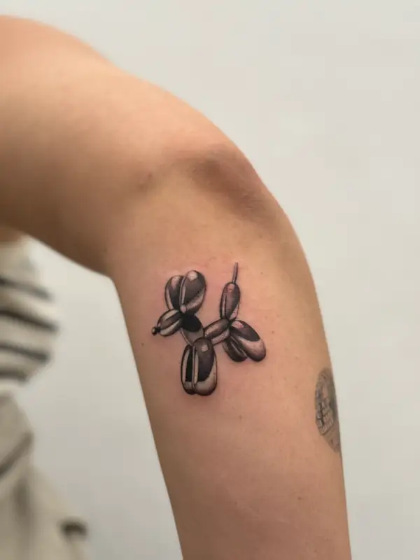 Realistika: @chromaticparadise Tattoo