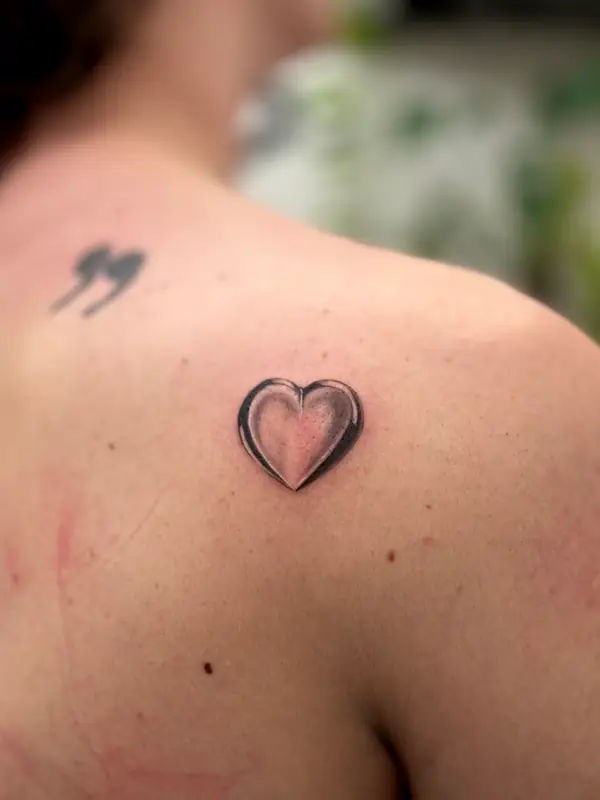 Realistika: @chromaticparadise Tattoo