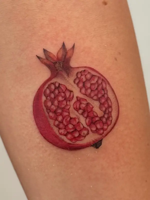 Realistika: @chromaticparadise Tattoo