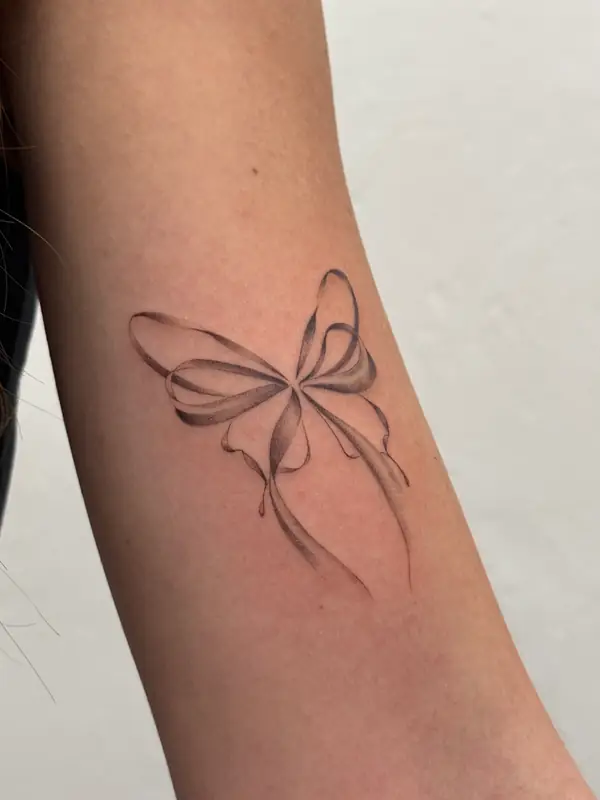 Realistika: @chromaticparadise Tattoo