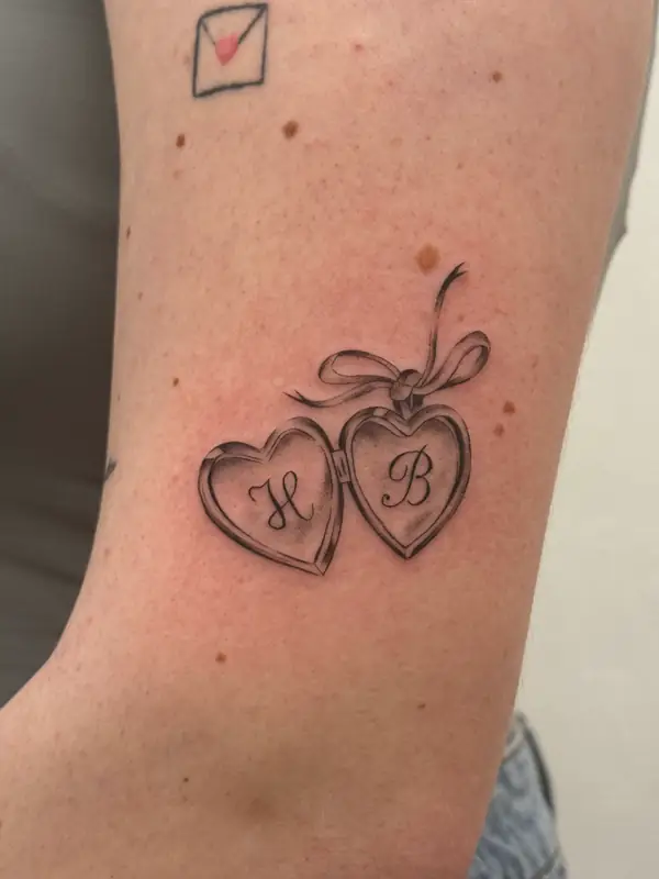 Realistika: @chromaticparadise Tattoo