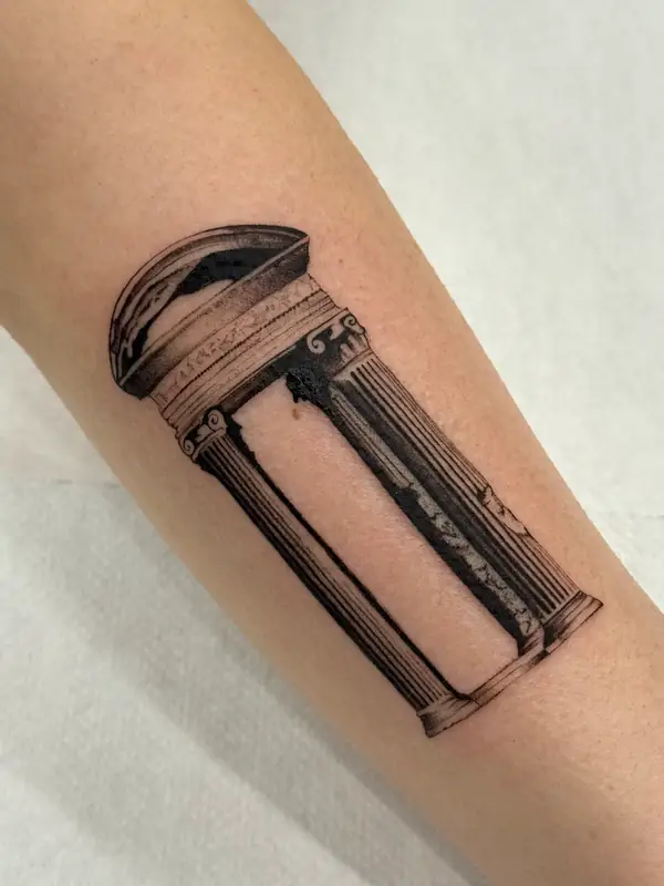 Realistika: @chromaticparadise Tattoo